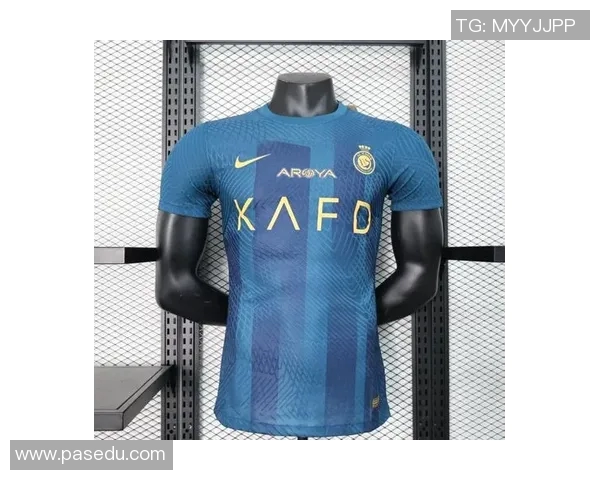 21号队服足球明星的传奇故事与场上风采解析