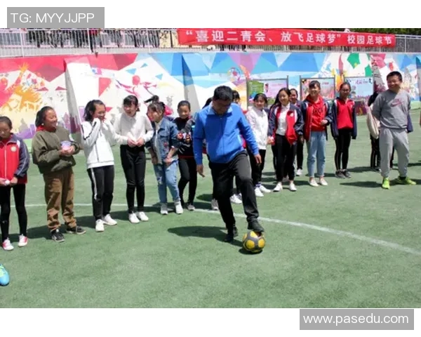 3月21日足球明星齐聚一堂共庆绿茵传奇与未来希望的交汇时刻