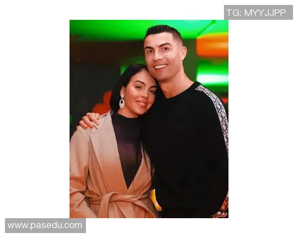 C罗妻子成为足球明星背后的故事与她的职业生涯发展