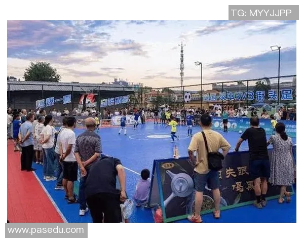 街头足球秀足球明星与粉丝互动展现精彩技艺与热情瞬间